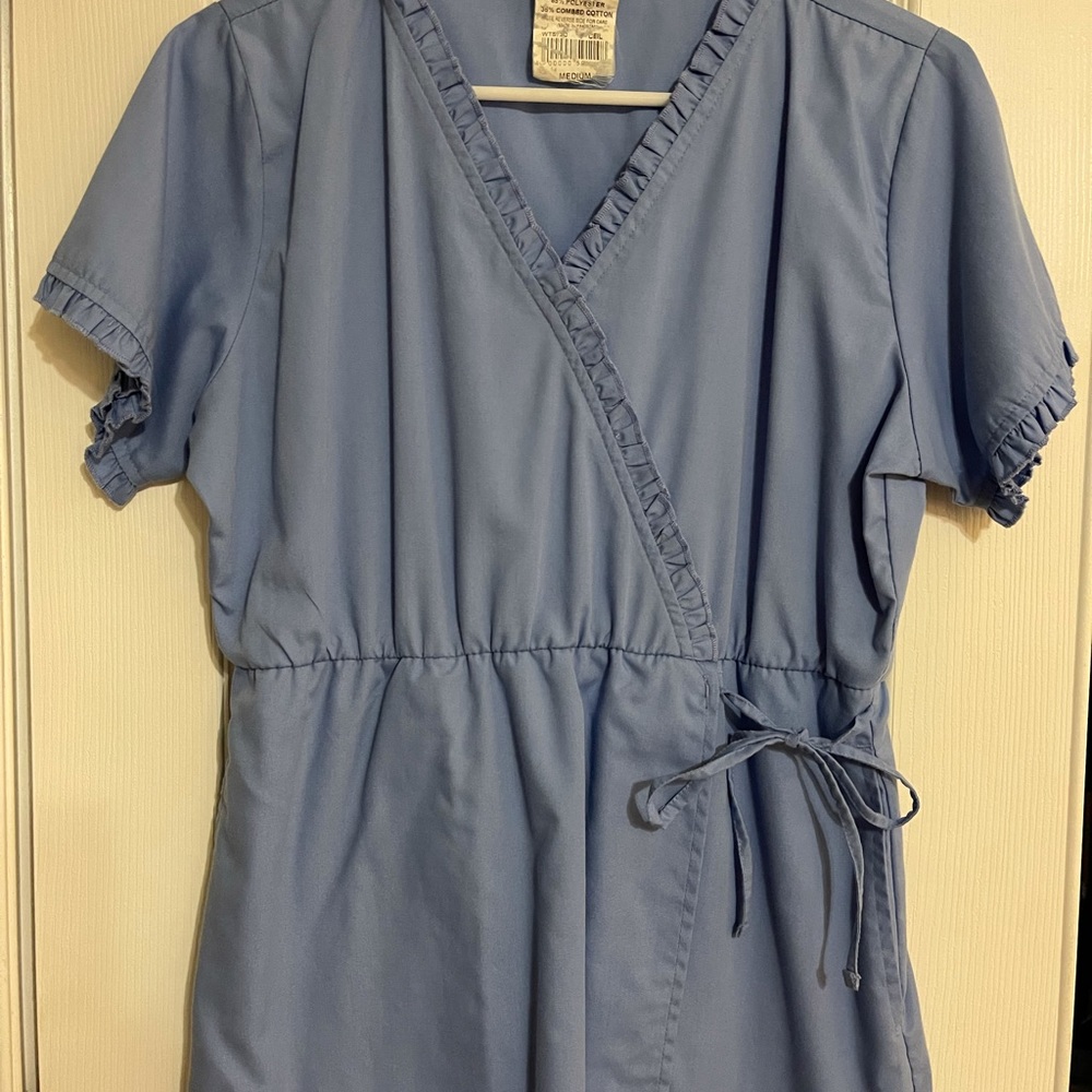 Scrub top